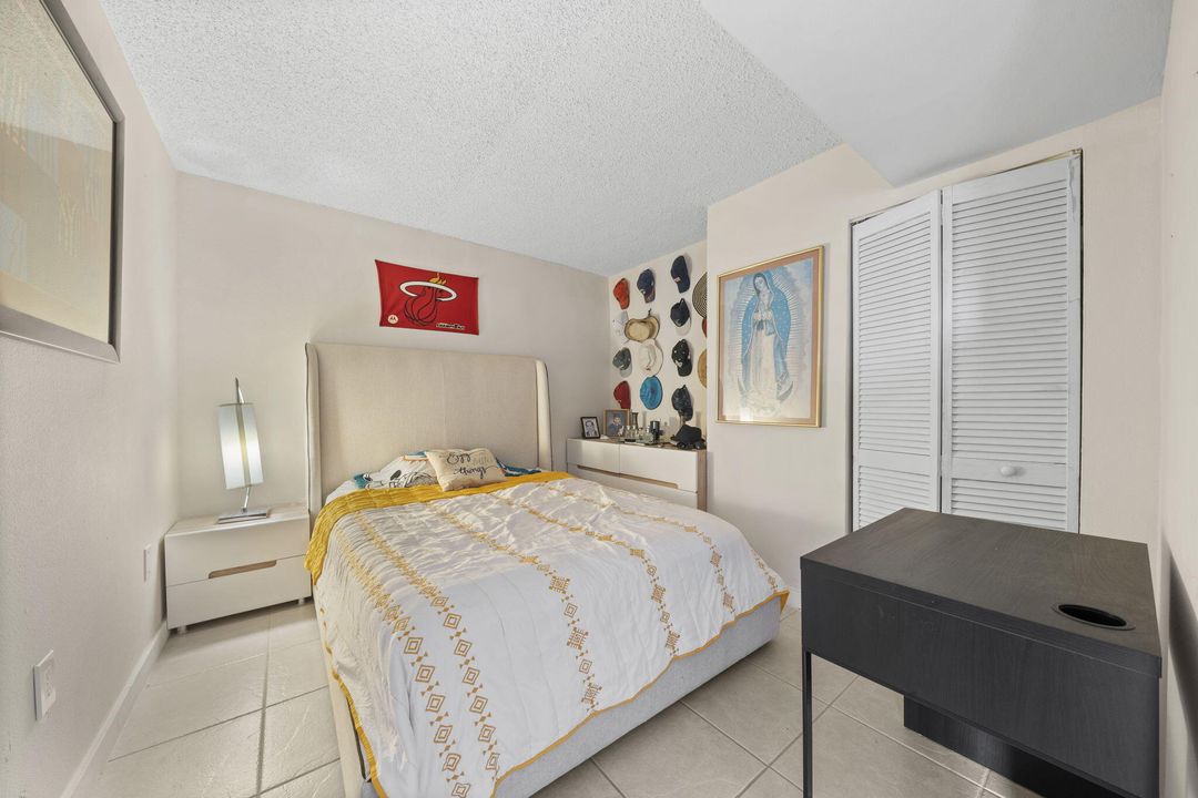 For Sale: $255,000 (1 beds, 1 baths, 690 Square Feet)