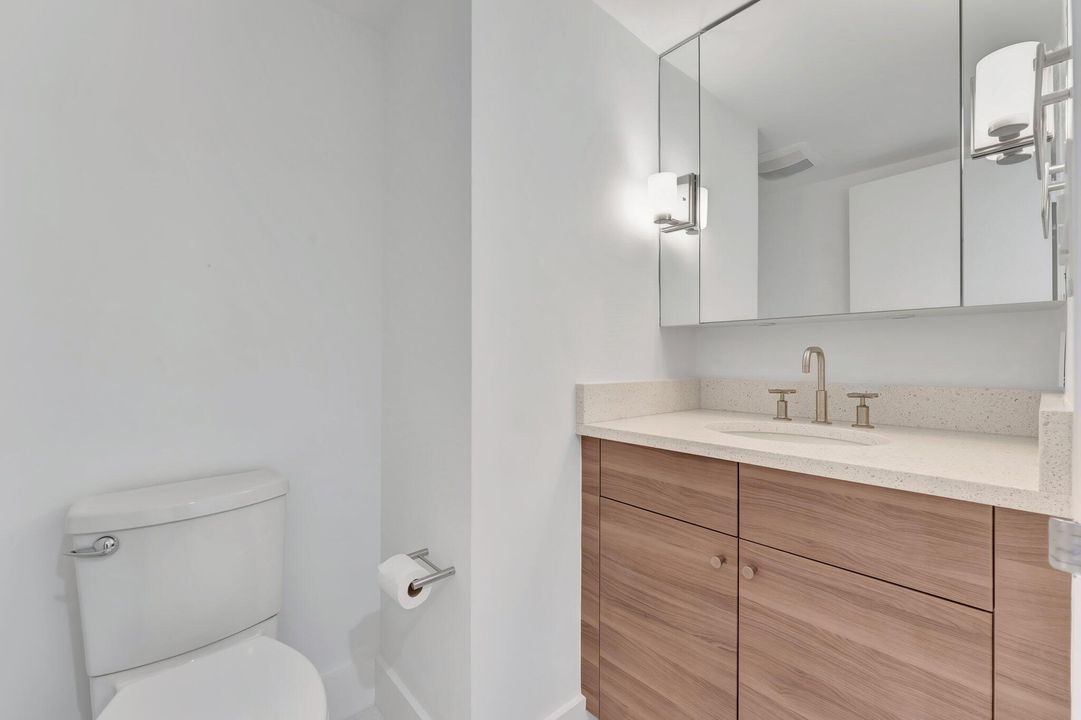 For Sale: $995,000 (1 beds, 1 baths, 1066 Square Feet)