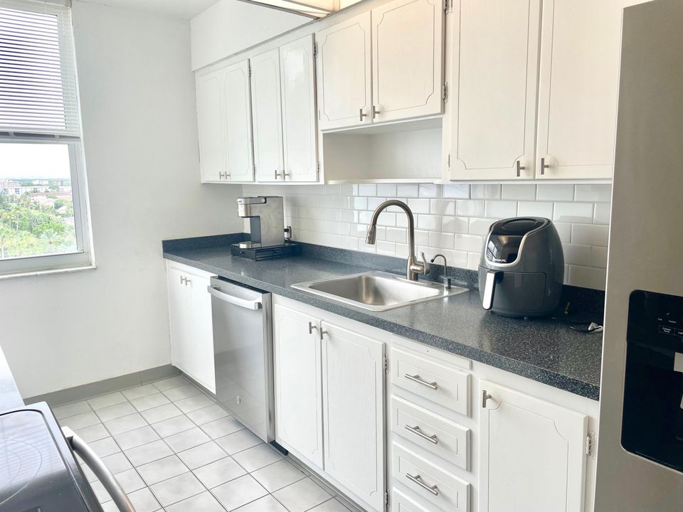 For Sale: $639,888 (2 beds, 2 baths, 1230 Square Feet)