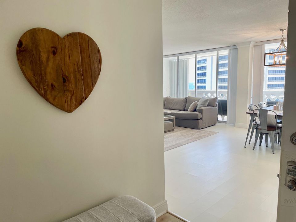 For Sale: $639,888 (2 beds, 2 baths, 1230 Square Feet)