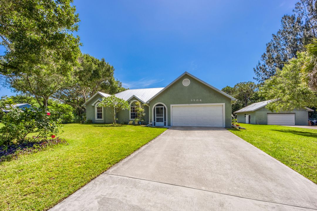 Active With Contract: $584,900 (3 beds, 2 baths, 1988 Square Feet)