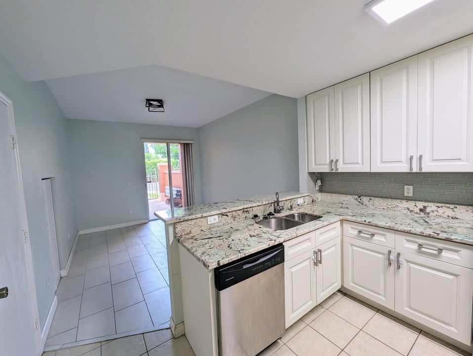 Active With Contract: $389,900 (3 beds, 2 baths, 1391 Square Feet)