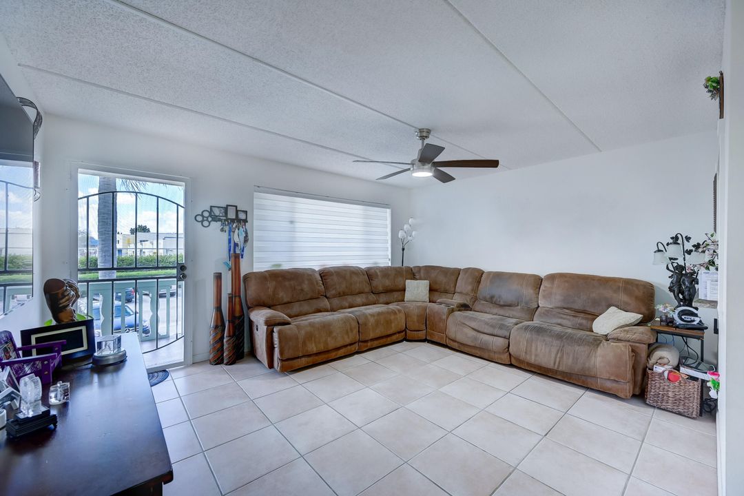 Active With Contract: $1,500 (1 beds, 1 baths, 642 Square Feet)