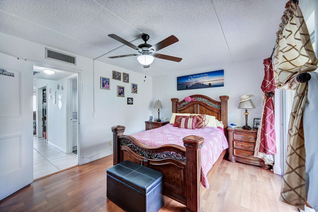 Active With Contract: $1,500 (1 beds, 1 baths, 642 Square Feet)