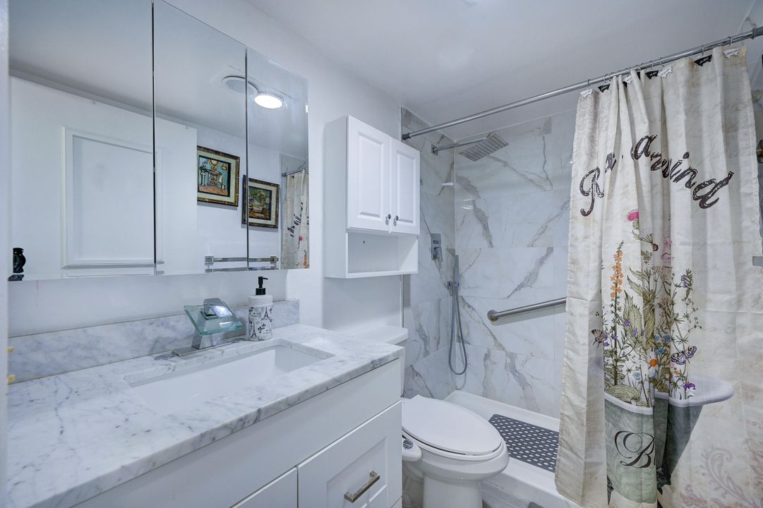 Active With Contract: $1,500 (1 beds, 1 baths, 642 Square Feet)