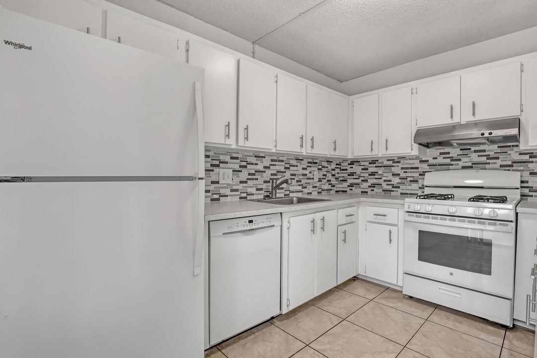 For Rent: $2,400 (2 beds, 2 baths, 1252 Square Feet)