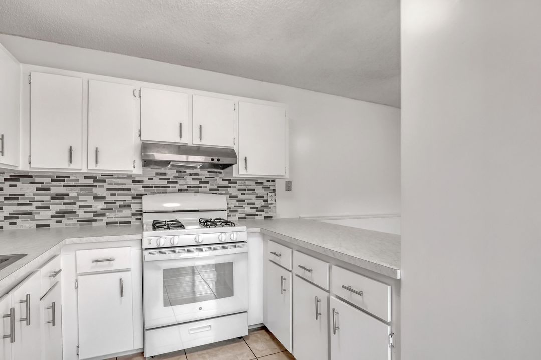 For Rent: $2,400 (2 beds, 2 baths, 1252 Square Feet)