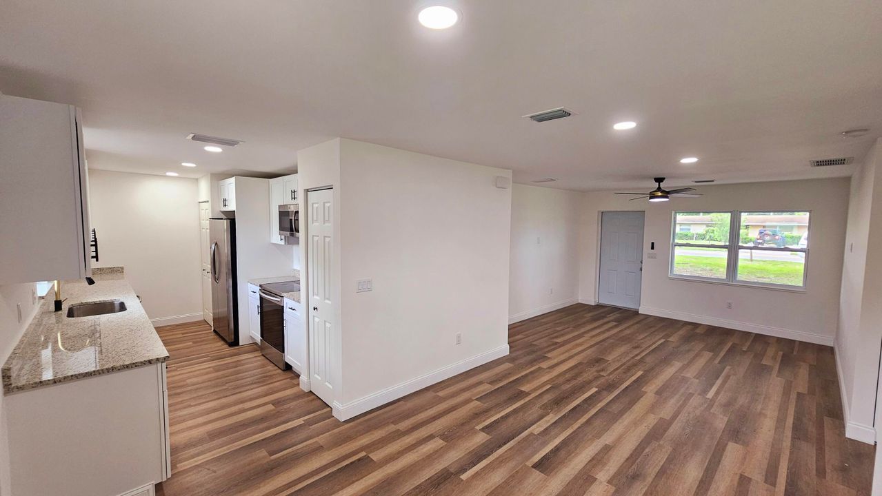 For Sale: $310,000 (3 beds, 2 baths, 1120 Square Feet)