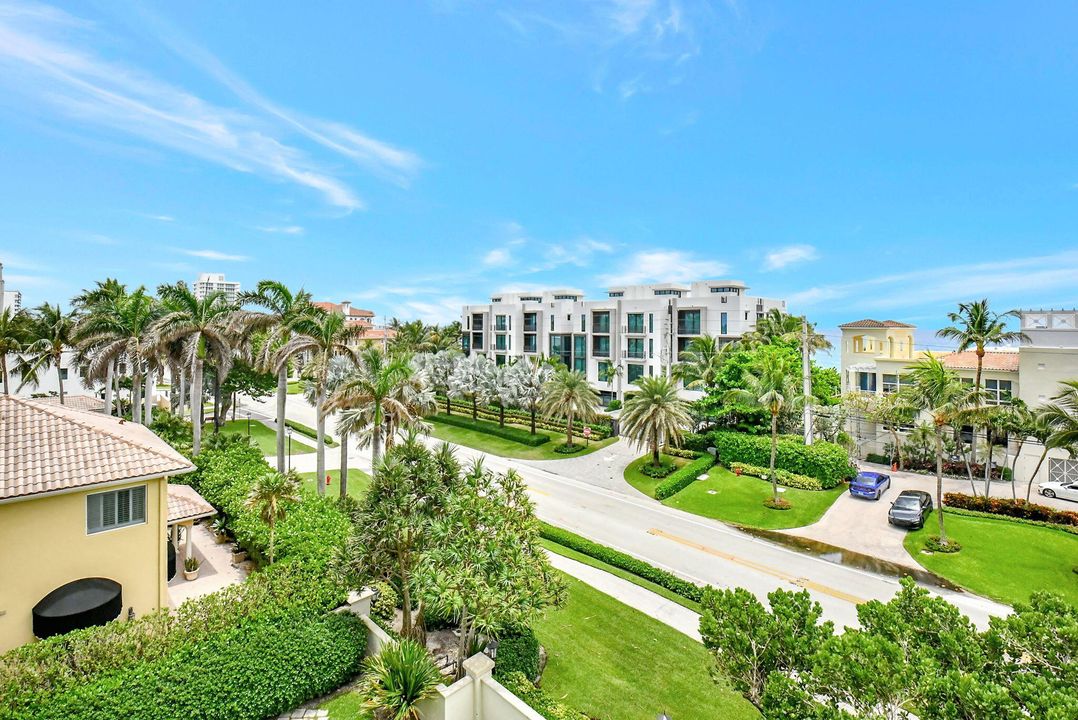 Active With Contract: $2,350,000 (3 beds, 3 baths, 2661 Square Feet)