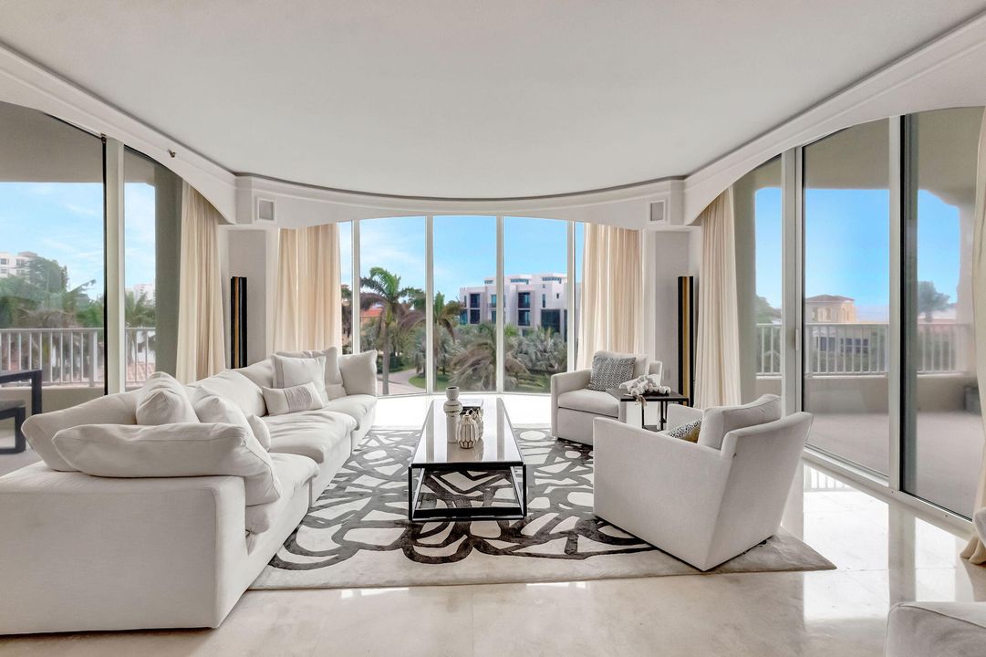 Active With Contract: $2,350,000 (3 beds, 3 baths, 2661 Square Feet)