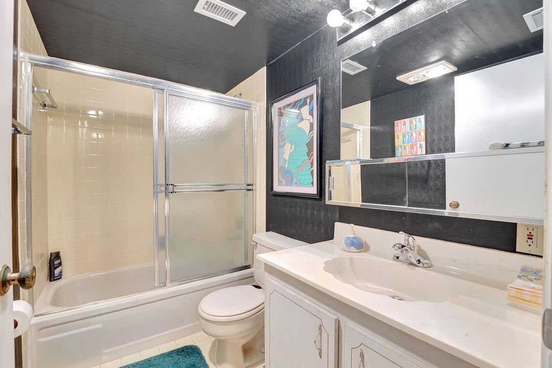 Active With Contract: $189,900 (2 beds, 2 baths, 1300 Square Feet)