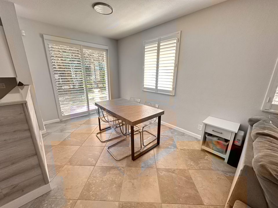 For Sale: $287,500 (2 beds, 2 baths, 1199 Square Feet)