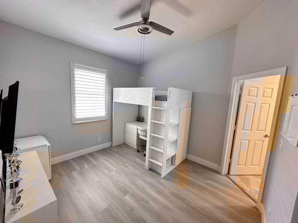 For Sale: $287,500 (2 beds, 2 baths, 1199 Square Feet)