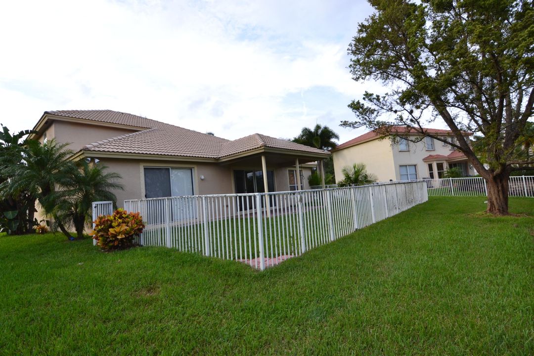 For Sale: $799,000 (4 beds, 2 baths, 2718 Square Feet)