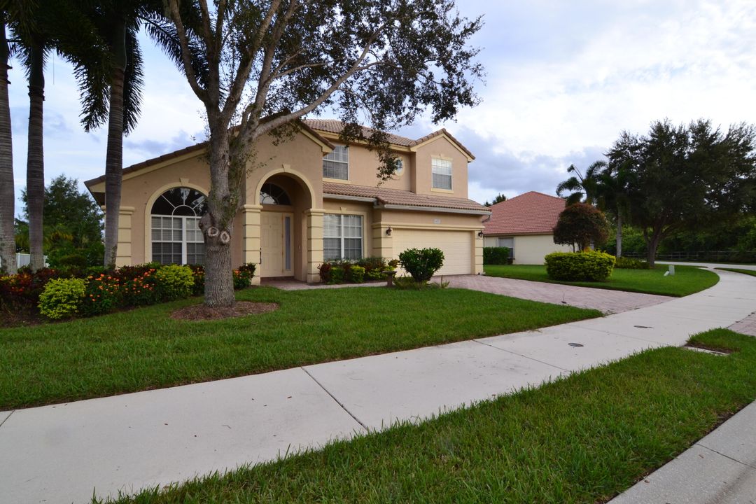 For Sale: $799,000 (4 beds, 2 baths, 2718 Square Feet)