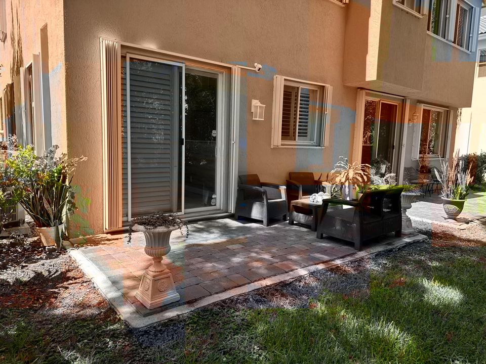 For Sale: $287,500 (2 beds, 2 baths, 1199 Square Feet)