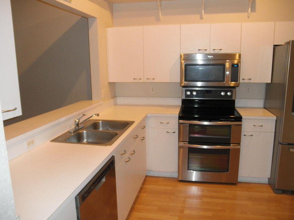 For Rent: $2,500 (2 beds, 2 baths, 1250 Square Feet)