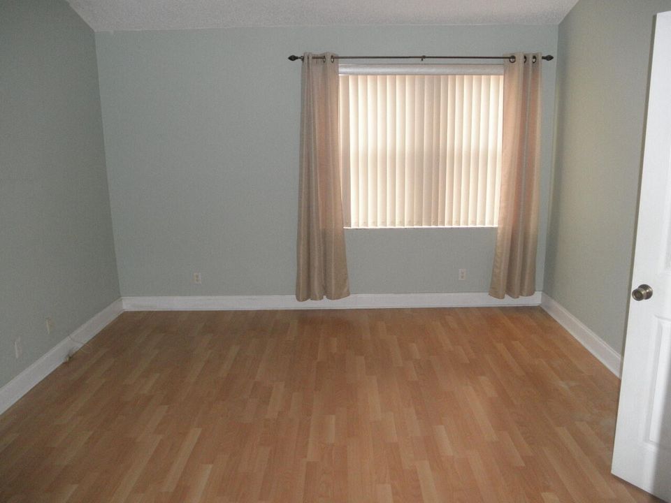 For Rent: $2,500 (2 beds, 2 baths, 1250 Square Feet)