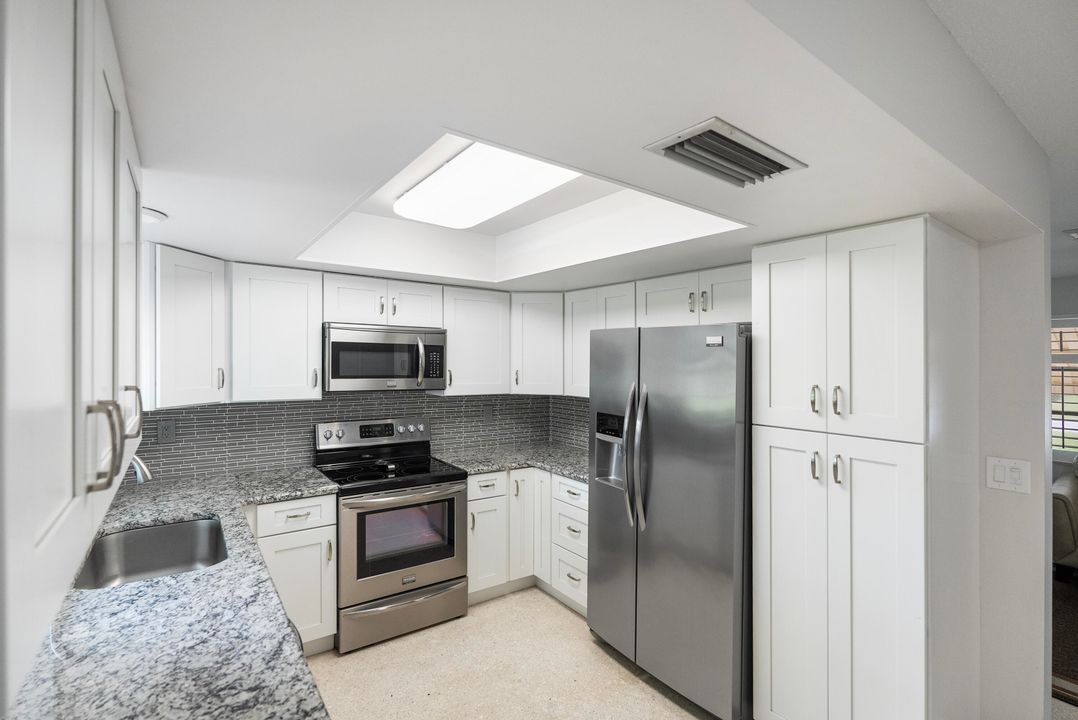 For Sale: $559,000 (2 beds, 1 baths, 1164 Square Feet)