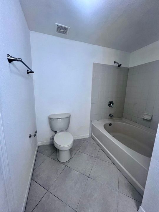 出租: $2,000 (2 贝兹, 2 浴室, 1141 平方英尺)