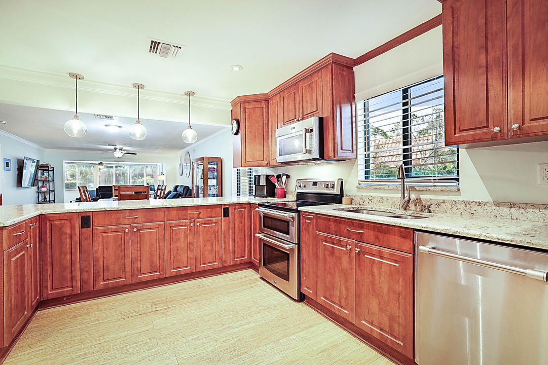 For Sale: $380,000 (2 beds, 2 baths, 1525 Square Feet)