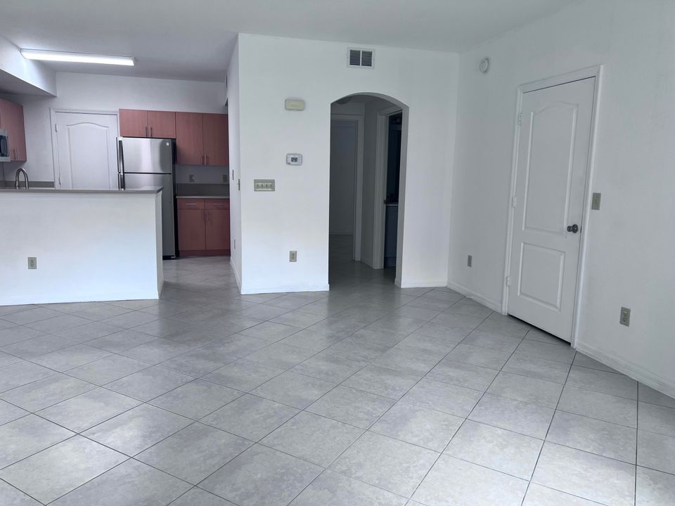 For Rent: $1,850 (2 beds, 2 baths, 1141 Square Feet)