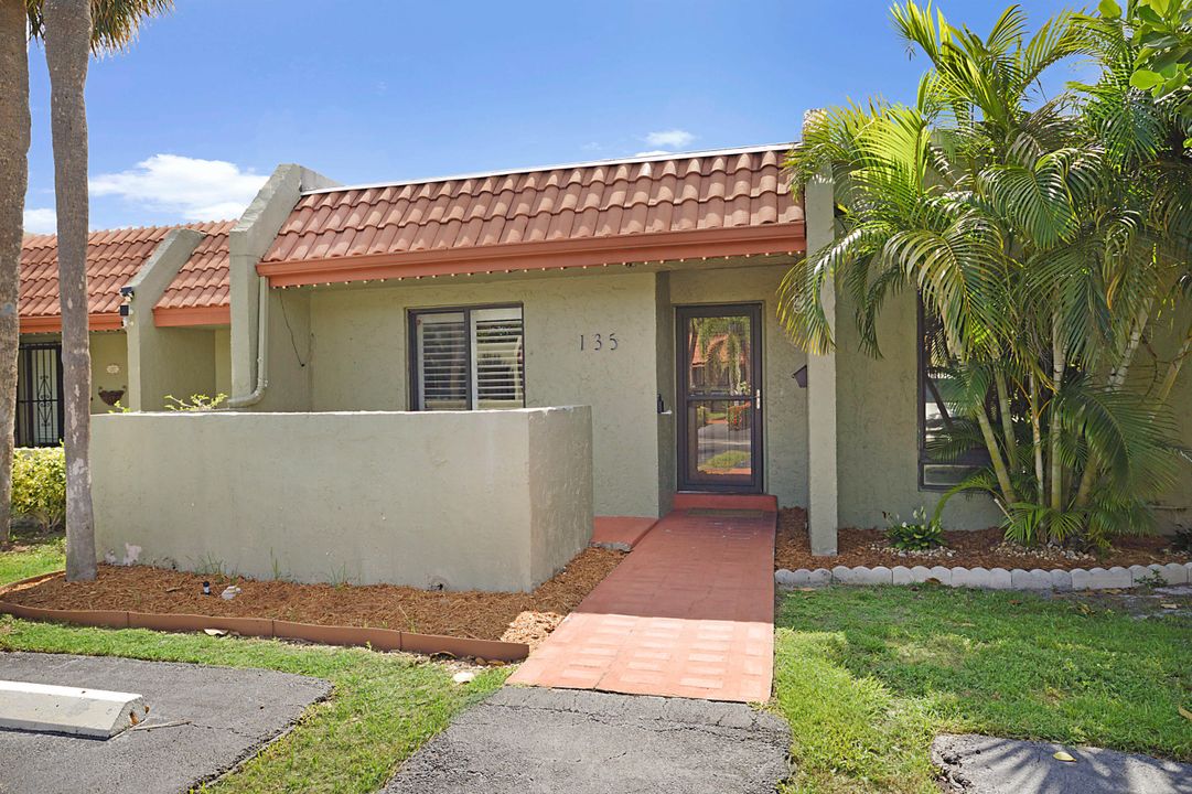 For Sale: $380,000 (2 beds, 2 baths, 1525 Square Feet)