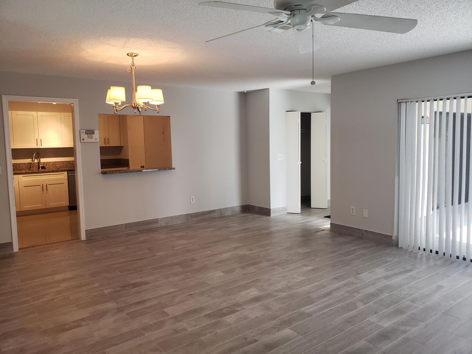 For Sale: $339,900 (2 beds, 2 baths, 1243 Square Feet)