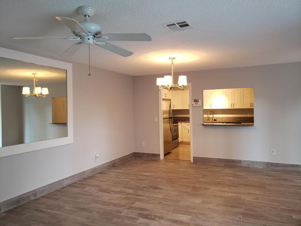 For Sale: $339,900 (2 beds, 2 baths, 1243 Square Feet)