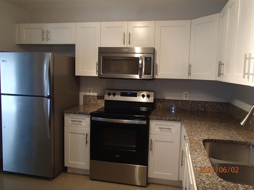 For Sale: $339,900 (2 beds, 2 baths, 1243 Square Feet)