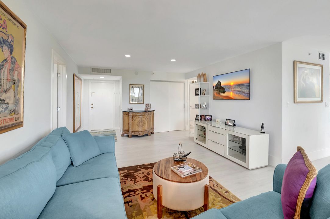 For Sale: $329,000 (2 beds, 2 baths, 1319 Square Feet)