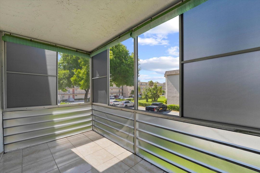 Active With Contract: $149,900 (1 beds, 1 baths, 775 Square Feet)