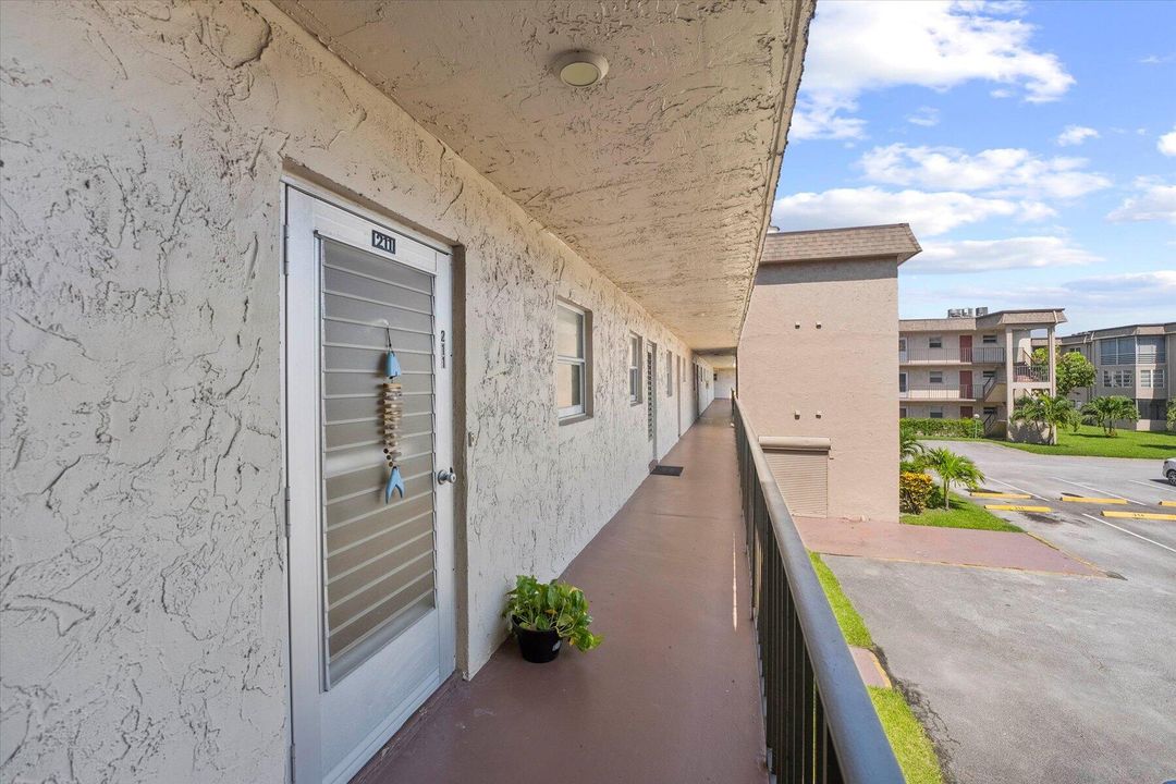 Active With Contract: $149,900 (1 beds, 1 baths, 775 Square Feet)