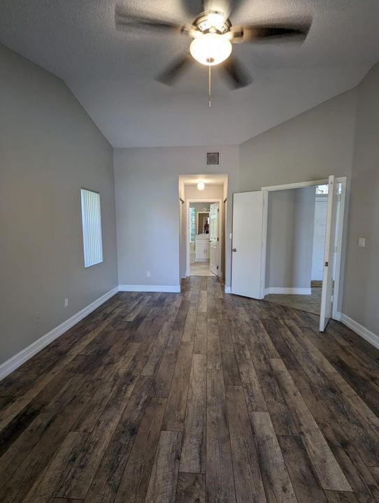 Active With Contract: $4,000 (4 beds, 2 baths, 1982 Square Feet)