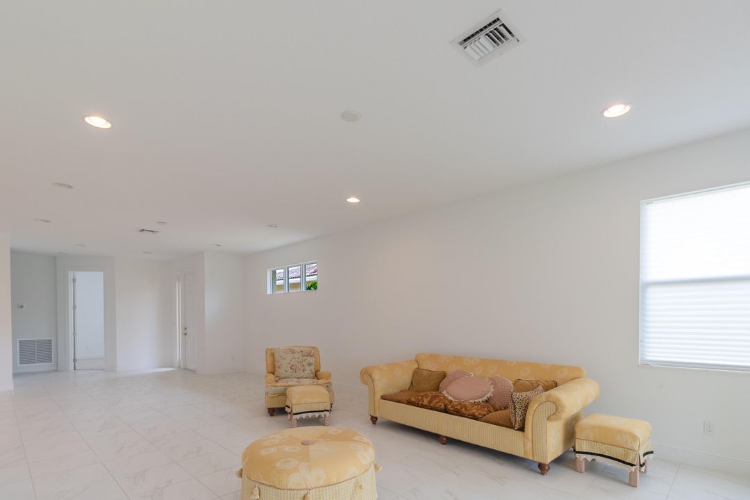 For Sale: $389,900 (2 beds, 2 baths, 1620 Square Feet)