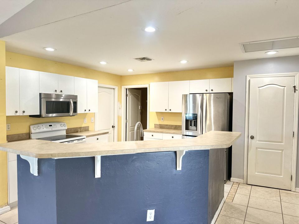 For Sale: $310,000 (3 beds, 2 baths, 1408 Square Feet)