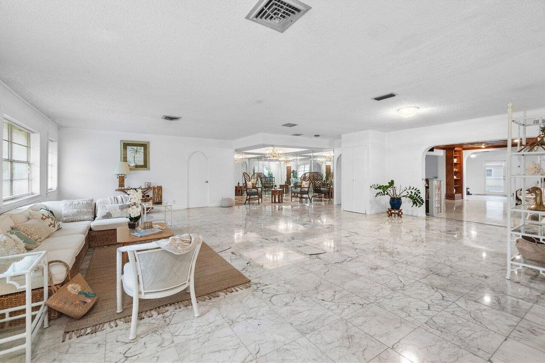 En Venta: $1,525,000 (5 camas, 4 baños, 4892 Pies cuadrados)