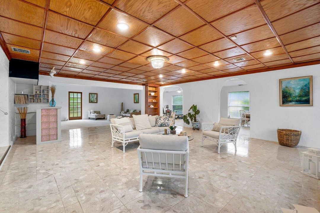 En Venta: $1,525,000 (5 camas, 4 baños, 4892 Pies cuadrados)