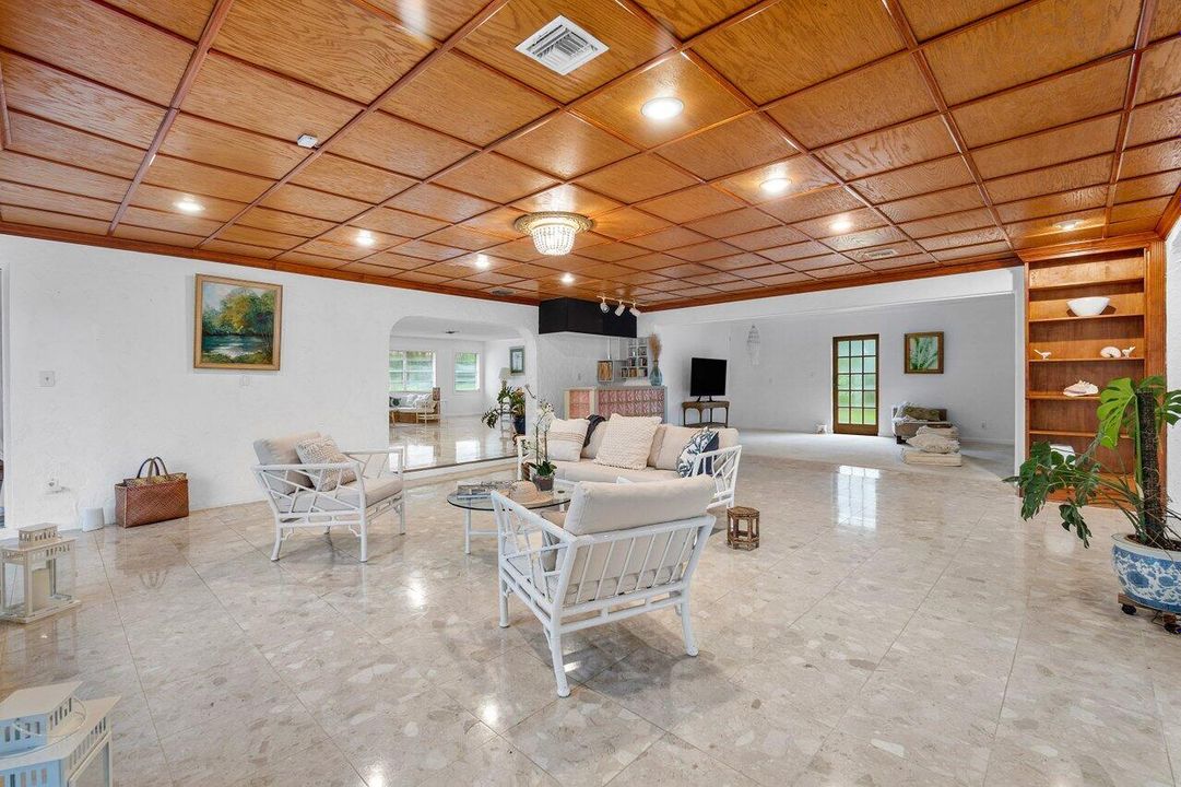 En Venta: $1,525,000 (5 camas, 4 baños, 4892 Pies cuadrados)