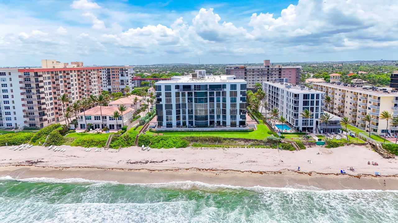 For Sale: $2,740,000 (3 beds, 2 baths, 2500 Square Feet)