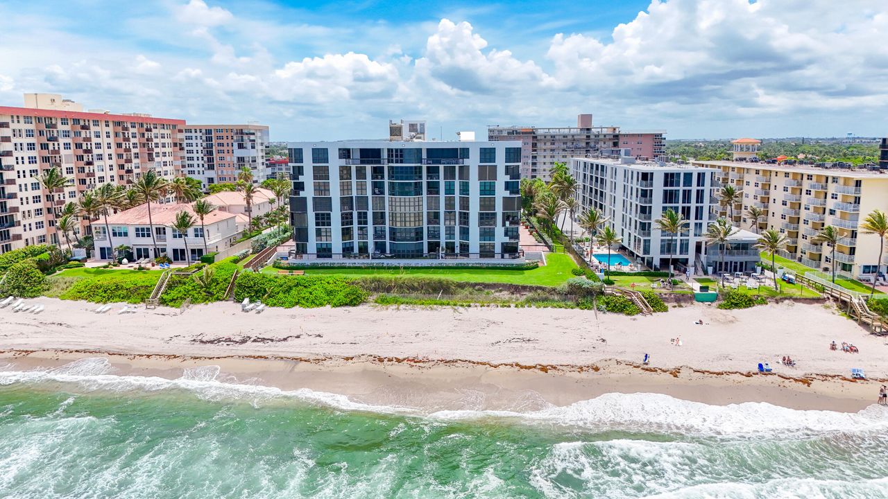 For Sale: $2,740,000 (3 beds, 2 baths, 2500 Square Feet)