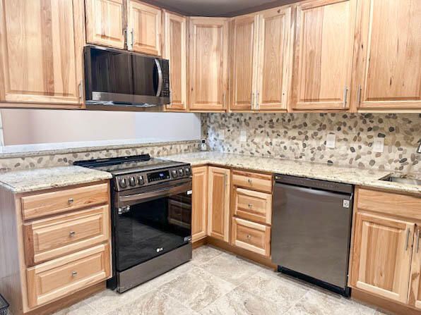 For Rent: $2,950 (3 beds, 2 baths, 1216 Square Feet)