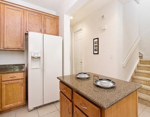 For Rent: $2,600 (2 beds, 2 baths, 1300 Square Feet)