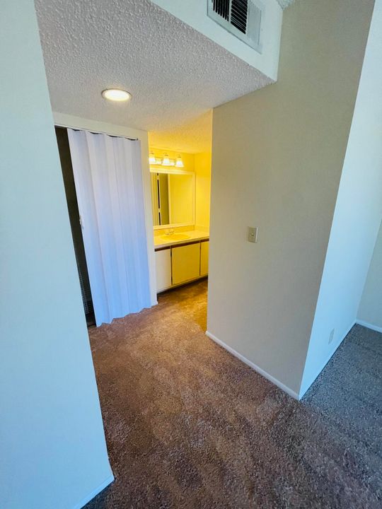 For Rent: $1,720 (2 beds, 2 baths, 782 Square Feet)