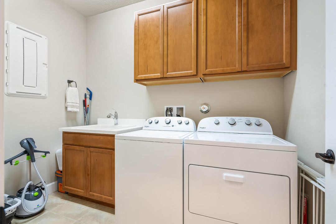 For Sale: $479,000 (3 beds, 2 baths, 1704 Square Feet)