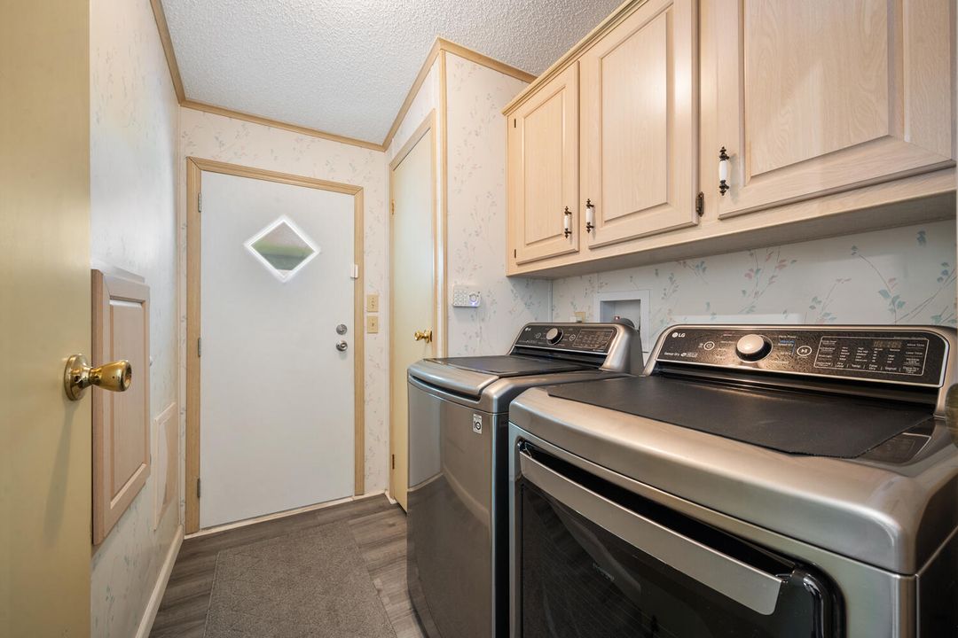 For Sale: $249,000 (2 beds, 2 baths, 1092 Square Feet)