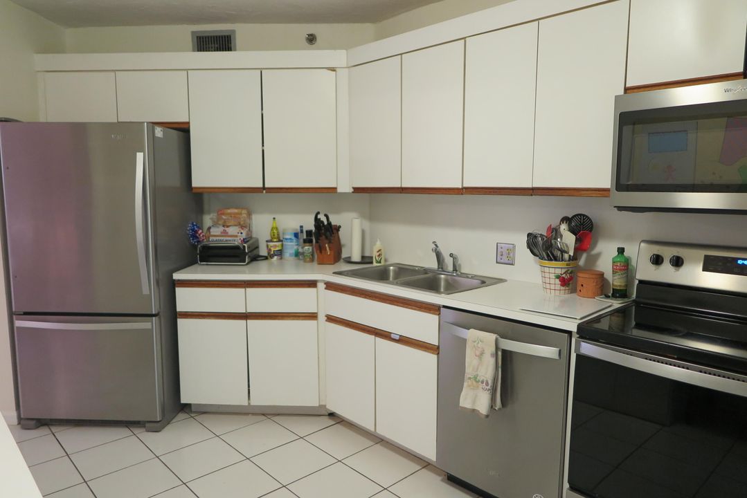 For Rent: $2,500 (2 beds, 2 baths, 1382 Square Feet)