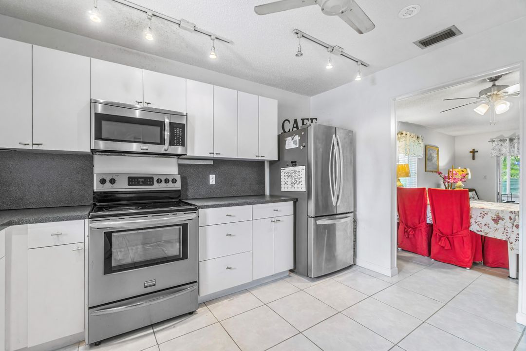 For Sale: $214,000 (2 beds, 2 baths, 1088 Square Feet)