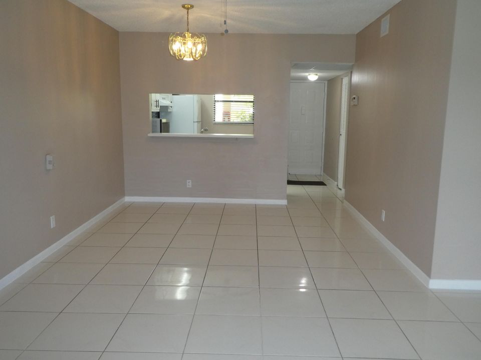 For Rent: $2,000 (2 beds, 2 baths, 790 Square Feet)