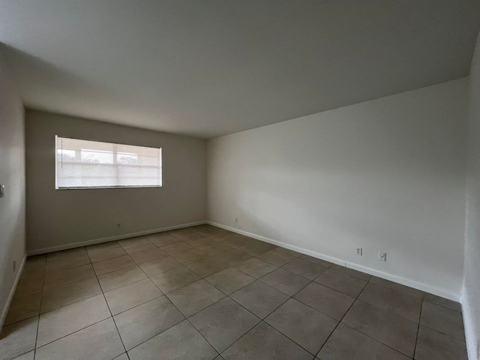 For Rent: $2,200 (2 beds, 2 baths, 1158 Square Feet)